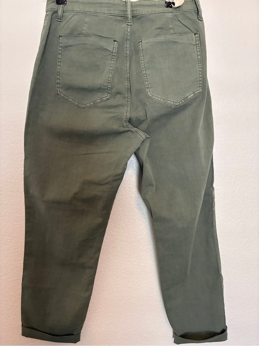 NWT Cosmic Blue Love Cuffed Ankle Women's Olive Pants, size 29